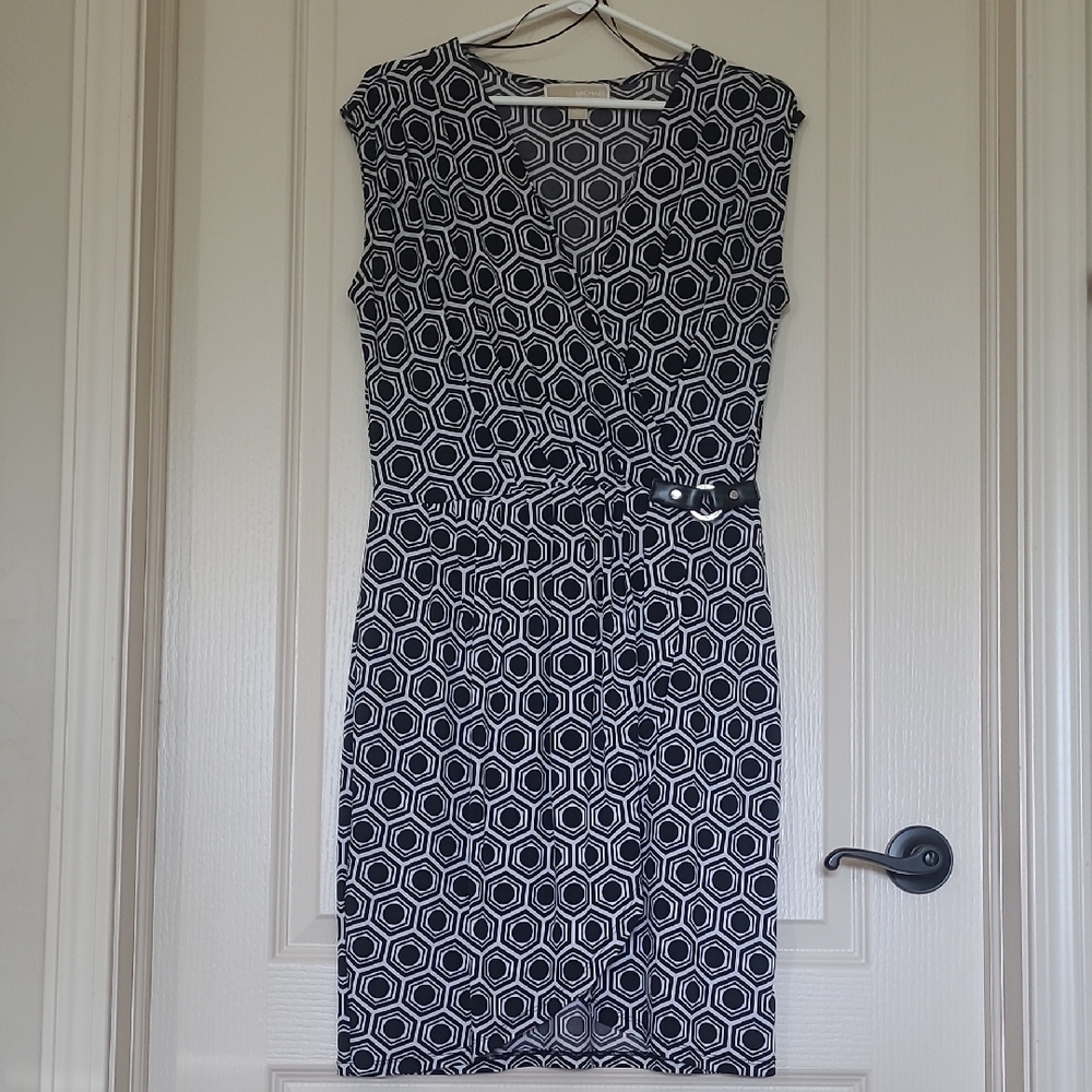 Michael Kors Black and White Sheath Dress V-Neck Dress Size M